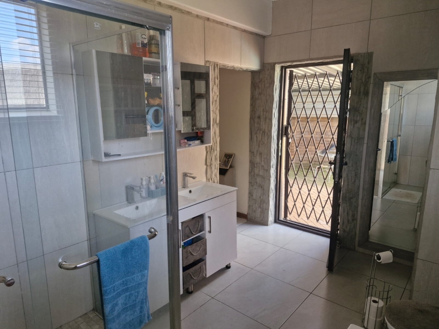 To Let 3 Bedroom Property for Rent in Flamwood North West